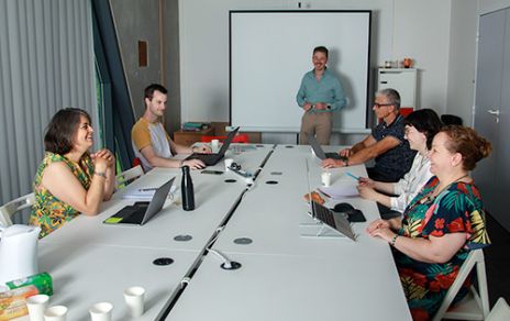 L'équipe de Digitanie en réunion - Digitanie. Photographe Raphaël KANN.
